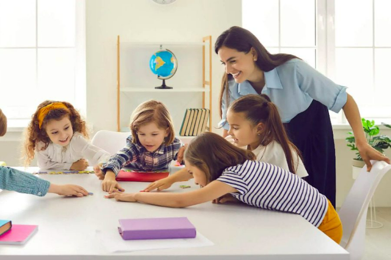 Có nên dạy bé 3 tuổi học tiếng Anh? Hướng dẫn 10 cách hiệu quả 3 Xây dựng môi trường Anh ngữ cho con